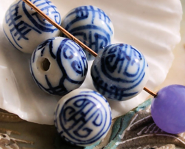 set/4 beads: Chinese Porcelain - Longevity Symbol - 12 mm - Blue White