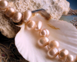 set/10 beads: large Freshwater Pearls - approx 9x7 mm - Cream Pink