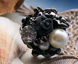 Ring: Rose & Pearls - Size: adjustable > 18 mm - Antique Silver Tone
