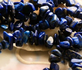 set/25 beads: Lapis Lazuli - Chips - approx 6-9 mm