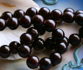 set/6 beads: Red Garnet - Round - 8 mm - dark Burgundy Red