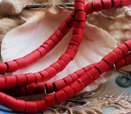 set/strand 150-180 Beads/60 cm: Coco Wood Heishi - 5 mm - matte Red