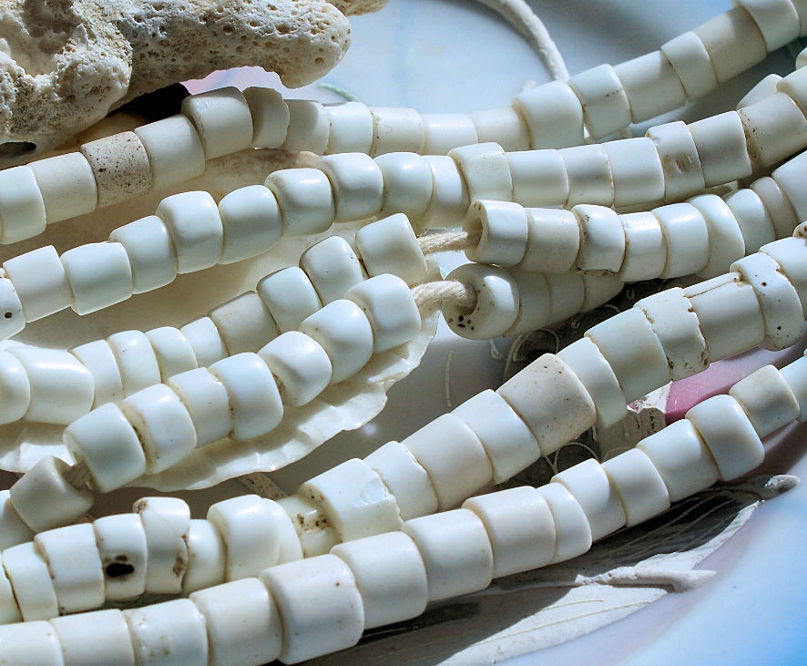 set/80-110 (strand 55+ cm) ANTIQUE Porcelain TRADE BEADS: Nigeria Goomba - 8 mm - Off White
