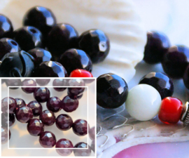 set/5 beads: Red Garnet - Round FACETED - 8,2 mm - Dark Burgundy