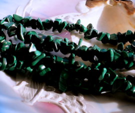 set/25 beads: real Malachite - Chips - approx 6-8 mm