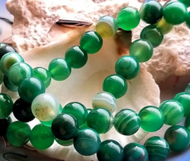 set/7 beads:  Stripe Agate - Round - 8 mm - Green & White