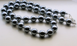 C&G Necklace: Glass Pearls in Silver Gray