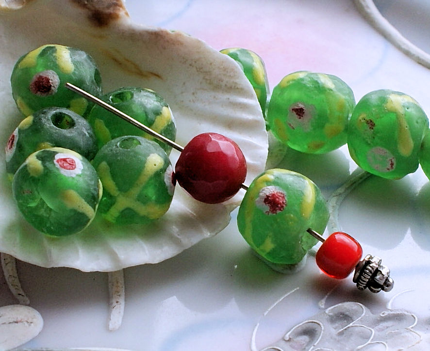 set/4 Krobo TRADE BEADS - Handelskralen uit Ghana - Glas - ca 12,5 mm - Groen Geel Rood Wit