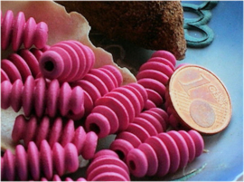 set/10 beads: Wood - Tabular Twist - 17x9 mm - Cyclame Pink matte
