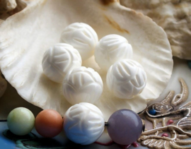 1 beautiful bead: White Tridacna - LOTUS - 12 mm