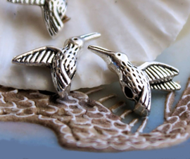 set/2 beads: Hummingbird - 17x11 mm - Silver or Gold tone