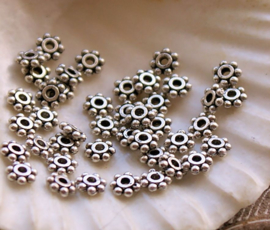 set/50 Kralen: Bali Dots Daisy - Spacer - 4 mm - Antiek Zilver Kleur Metaal