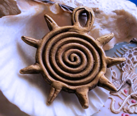 AFRICA: 1 handmade Ashanti Sun Spiral Pendant - Brass - 55x51 mm