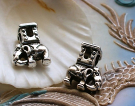 set/2 Beads/Charms: Elephant - India - 20x15 mm - 4,5 mm hole - Antique Silver Tone Metal