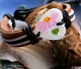 Bracelet: Mother of Pearl Heart with Flower - Genuine Leather, Cord & Shell