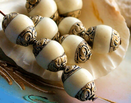 1 beautiful Repoussé Bead from Nepal - 10x14 mm - Faux White Coral