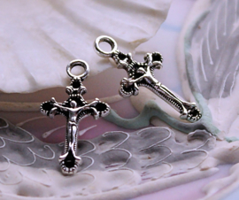 set/2 Charms: Crucifix Cross - 22x12 mm - Antique Silver tone