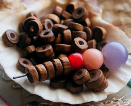 set/25 beads: Wood - Spacer Heishi - 6,5x3 mm - Matte Bown