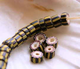 set/12 ANTIEKE TRADE BEADS Handelskralen: Chevron - Venice - ca 6,5 mm