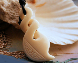 Bone: Handmade, carved Maori Pendant from New Zealand - 48 mm - Off White
