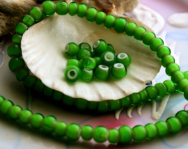 set/20 ANTIEKE TRADE BEADS Handelskralen: Afrika Europa - White Heart - ca 6 mm - Helder Groen