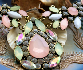 Lovely Vintage Style Necklace in Pastel tones