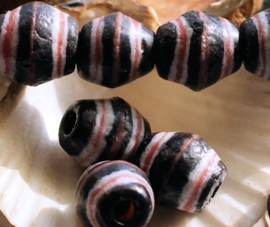 set/3 Grote Krobo TRADE BEADS - Handelskralen uit Ghana - ca 15x15 mm - Zwart Rood Wit