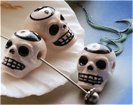 1 Bead: Ceramic - Yin Yang Skull - 18mm