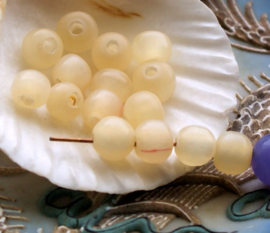 HORN: set/9 Beads - Round - 7-9 mm - Off White/Cream colour