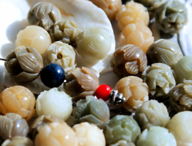 1 Prayer-Bead: LOTUS - Carved Bodhi-Seed - 13 mm - Various shades