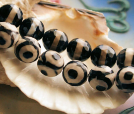 1 bead:  Agate - Eye Bead or Stripe - Round Faceted - 10 mm - Black Off-White