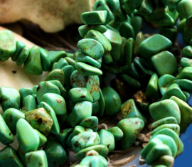 set/25 beads:  Green Turquoise - Chips - approx 7-8 mm