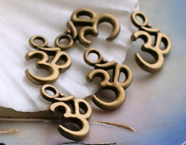 set/2 Charms: Ohm Aum Symbol - 16x10 mm - Antique Brass/Bronze Tone