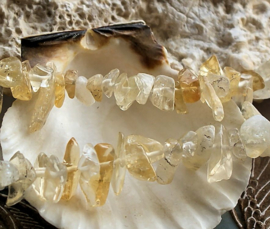 set/25 beads: Citrine - Chips - approx 6-10 mm