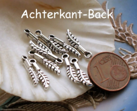 set/10 Charms: Feather - 16 mm - Antique Silver Tone