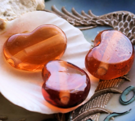 set/3 Large Beads: Resin - Heart Shaped - 29 mm - Amber tone