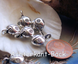 1 Bedel: Lieveheersbeestje - Bali Dots Bloem - 13 mm - Antiek Zilver Kleur