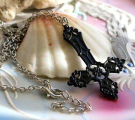 Black Lace Reversed Cross Hanger (54 mm) aan Ketting - Zwart - Satanic Black Metal Occult Goth