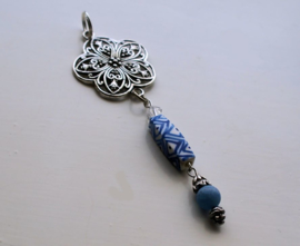 C&G Pendant: Filigree Flower with Dragon Scale Agate & Chinese Porcelain - 10,5 cm