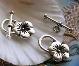 1 Toggle Clasp set: Daisy Flower - 22 mm - Antique Silver tone