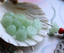 set/5 beads: LOTUS van im. Green Aventurine or lightgreen Jade - 10x7 mm