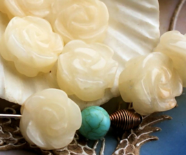 1 Beautiful ROSE shaped bead: natural Yellow Jade - 14 mm