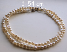 C&G Pearl Necklace: real Freshwater Pearls in White or in White with Salmon/Orange