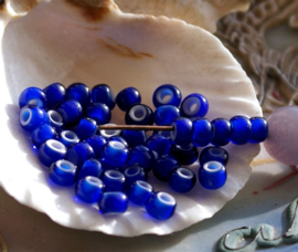 set/15 ANTIEKE TRADE BEADS Handelskralen: Afrika Europa - White Heart - ca 5 mm - Kobalt Blauw