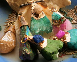 Mooie Hanger: Titanium Quartz Druzy -  Diverse Kleuren & Maten