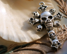 Pendant: Skulls - 45 mm - Antique Silver tone