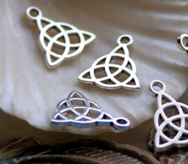 set/5 Bedels: TRIQUETRA Wicca Celtic Godin - 17x15 mm - Antiek Zilver Kleur