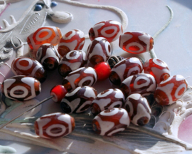 1 mooie Tibetaanse DZI Gebedskraal: Eye Bead - Agaat - 12,5 mm - Bordeaux Oranje