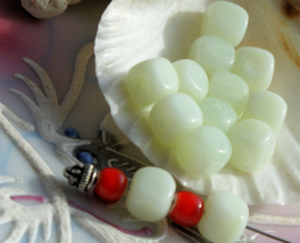 set/5 Old Bohemian Glass Beads - Cube- 7,7 mm - Light Green