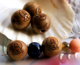 Prayerbeads: Sandelwood - Buddha and/or Kwan Yin - 12 mm